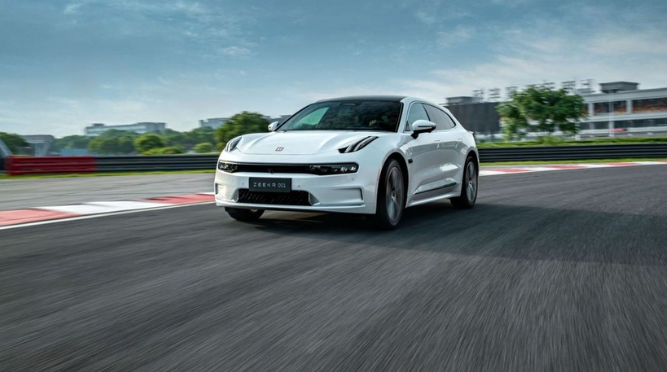 极氪发布“智能驱动”系统 重新定义高性能纯电赛道