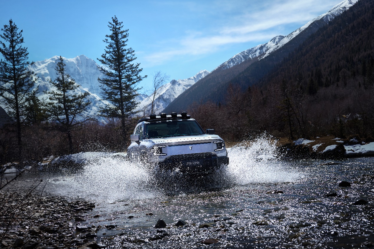 深蓝G318还未上市交付，318国道充电桩已抢先布局，深蓝跑出加速度