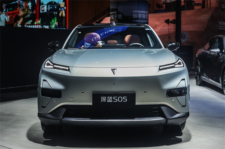 新央企深蓝杀疯了！全新S07+S05组合"炸裂"2025成都车展！